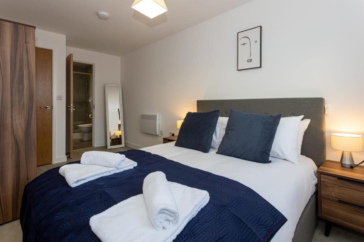 Modern 2 Bed Salford Apartment Stunning Views Manchester Exterior photo