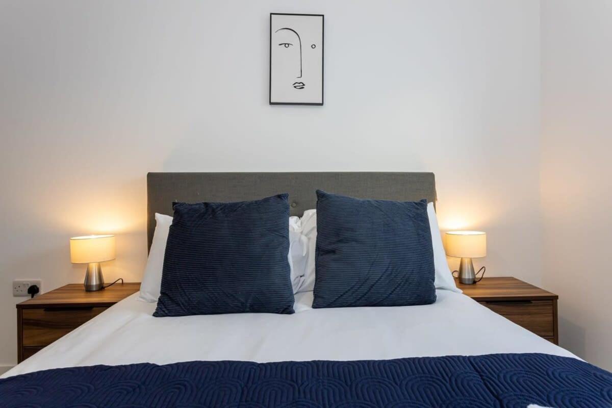 Modern 2 Bed Salford Apartment Stunning Views Manchester Exterior photo
