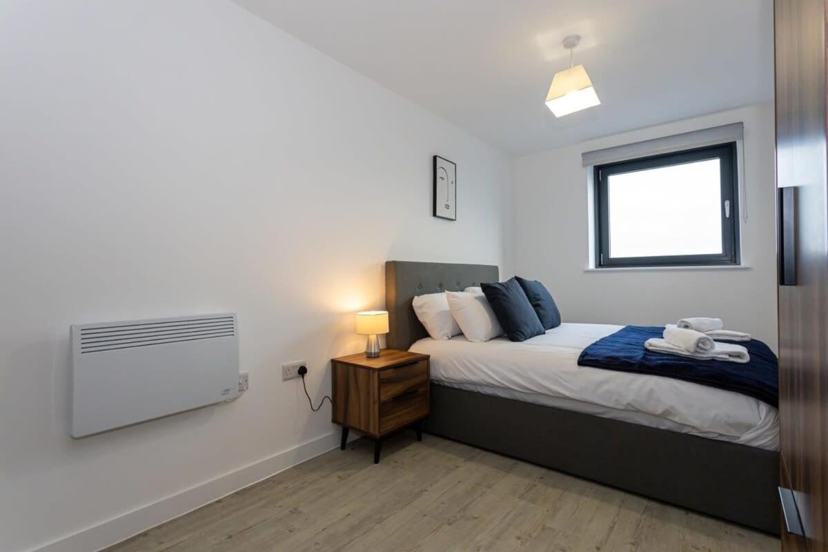 Modern 2 Bed Salford Apartment Stunning Views Manchester Exterior photo