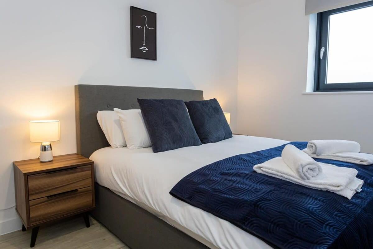Modern 2 Bed Salford Apartment Stunning Views Manchester Exterior photo