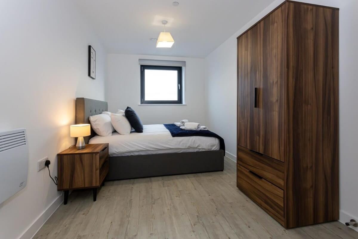 Modern 2 Bed Salford Apartment Stunning Views Manchester Exterior photo