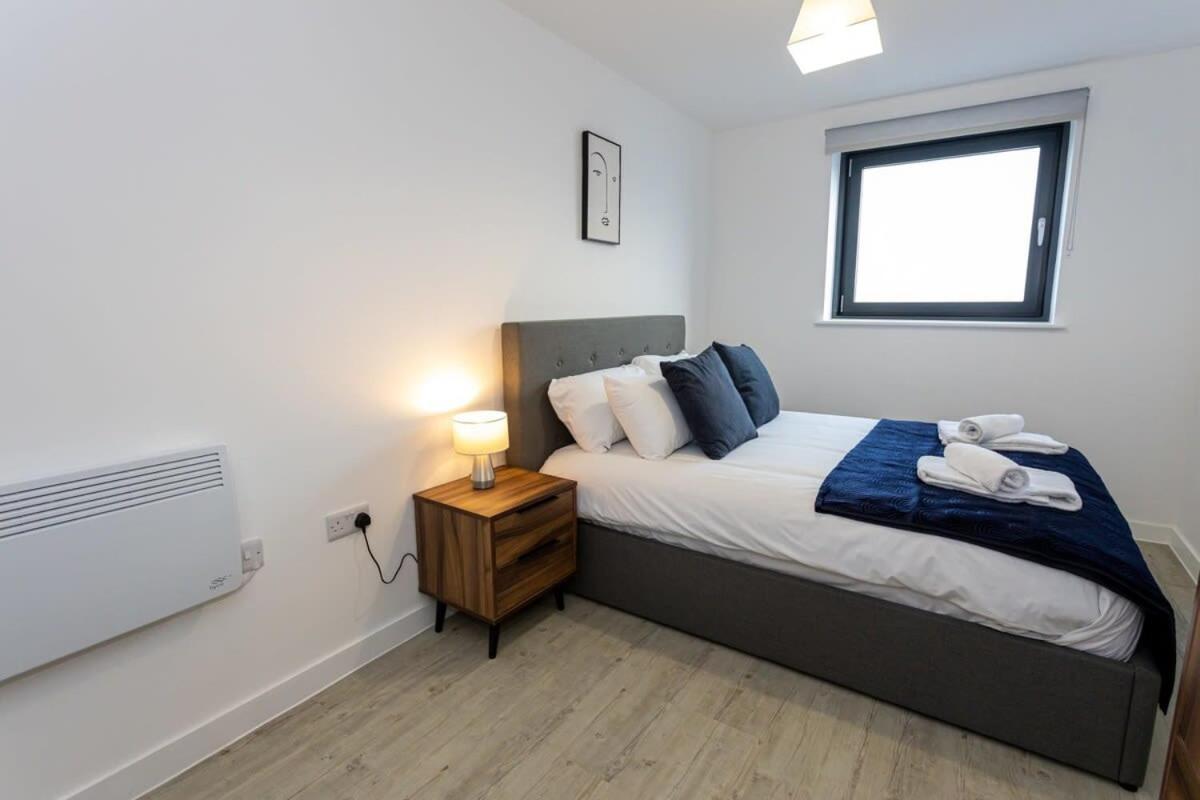 Modern 2 Bed Salford Apartment Stunning Views Manchester Exterior photo
